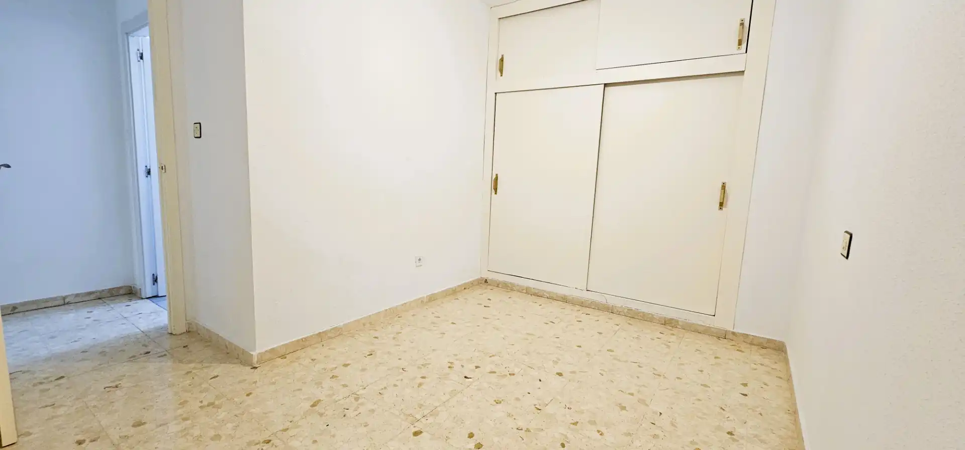 Dormitori de Pis en venda en Totana amb Moblat, Rentadora i Balcó