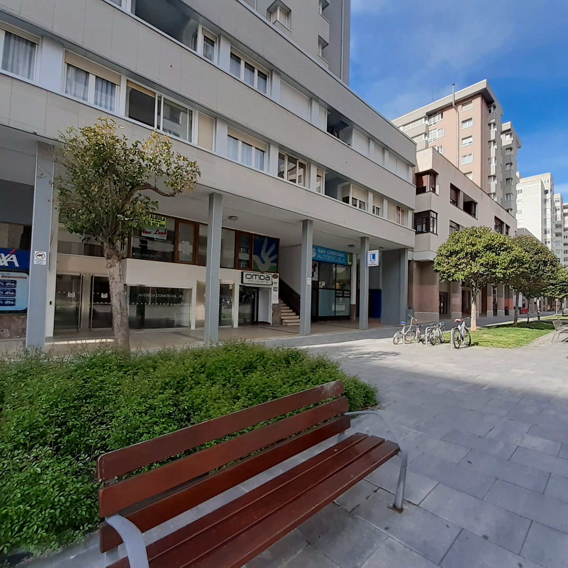 Vista exterior de Oficina en venda en Barañain