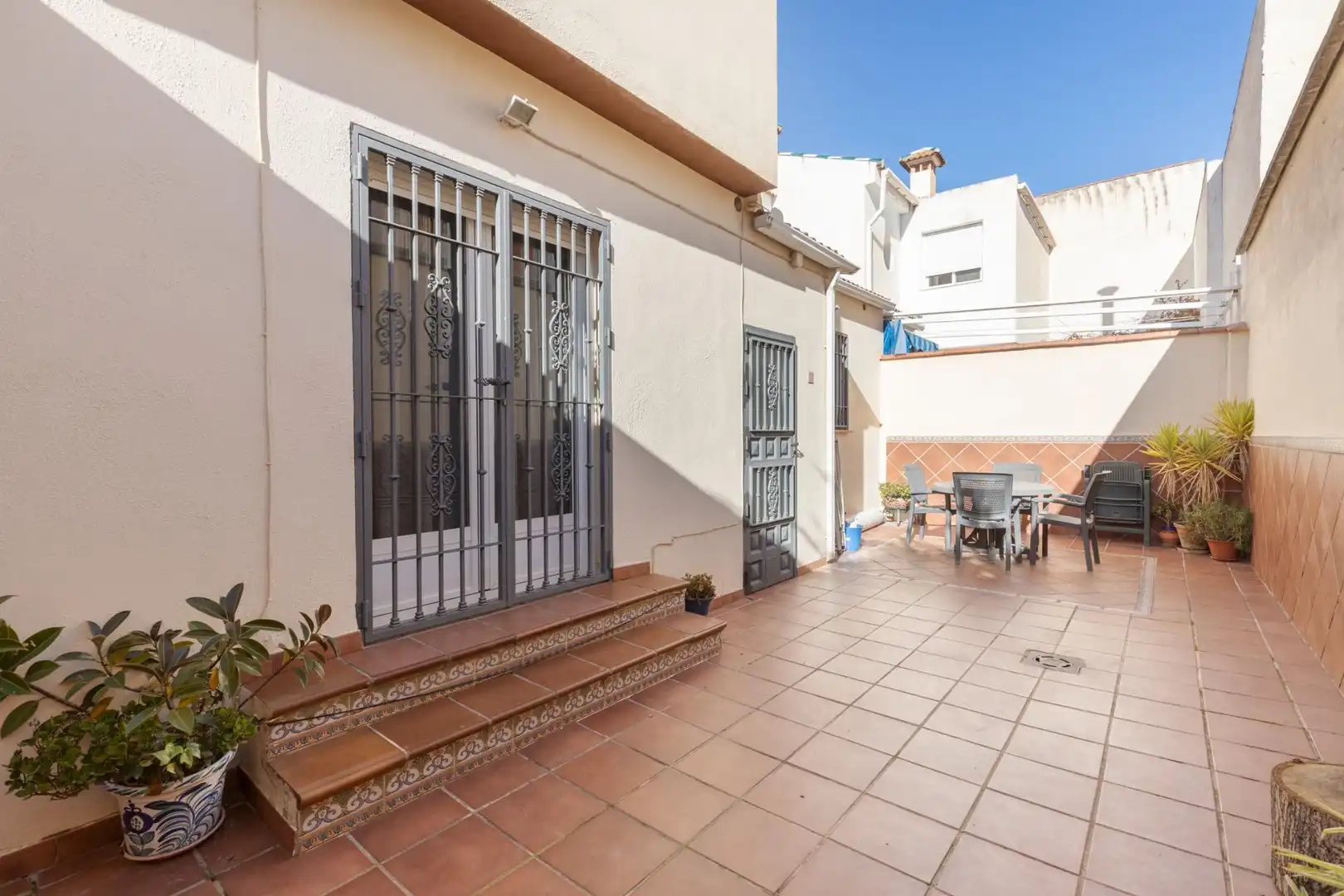 Vista exterior de Casa adosada en venta en Santa Fe con Aire acondicionado y Calefacción