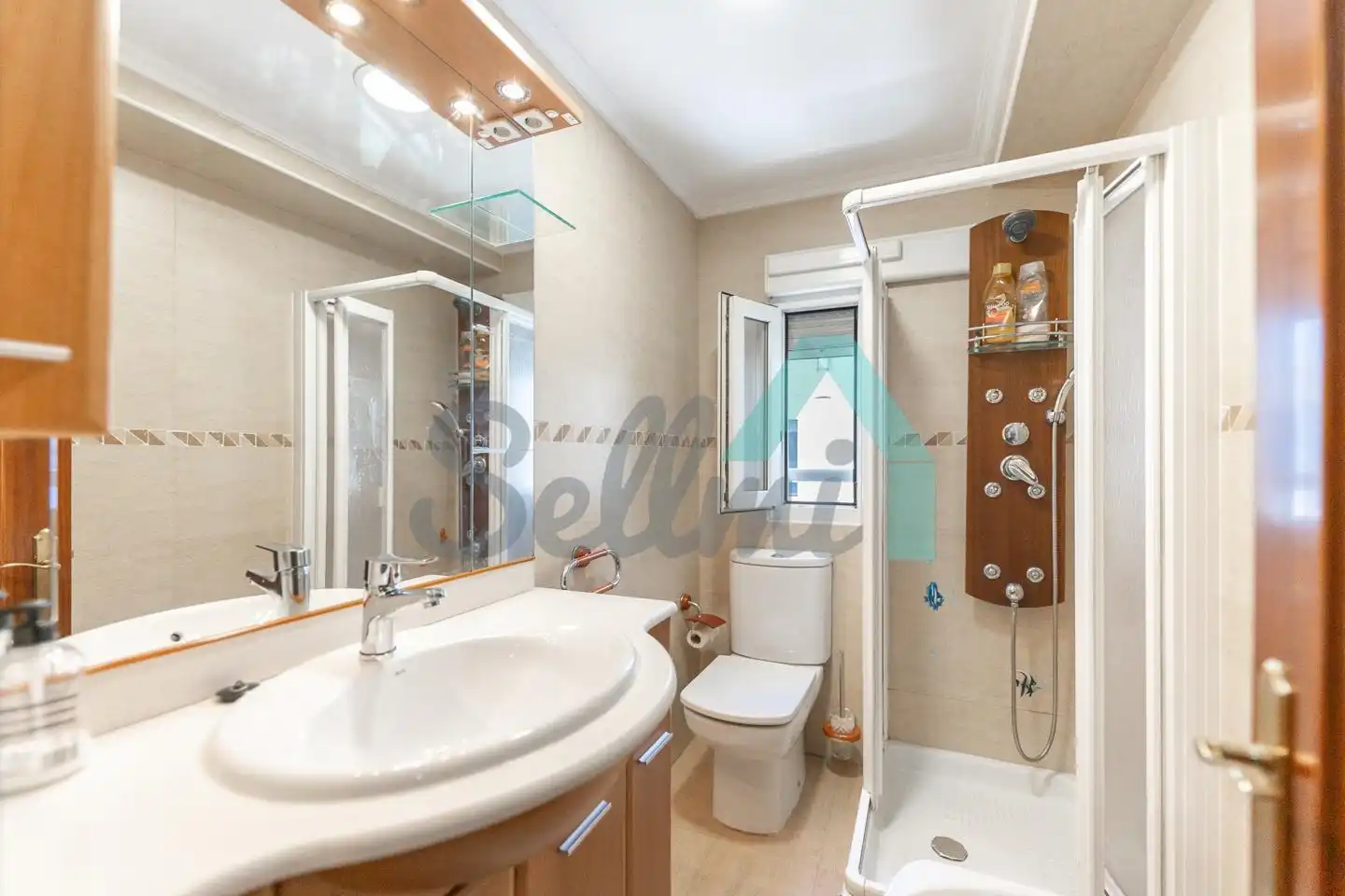 Bathroom of Flat for rent in Gijón   with Heating, Furnished and Internet
