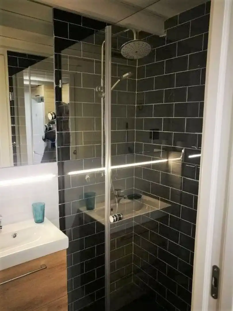 Bany de Apartament de lloguer en Madrid amb Aire condicionat, Calefacció i Moblat