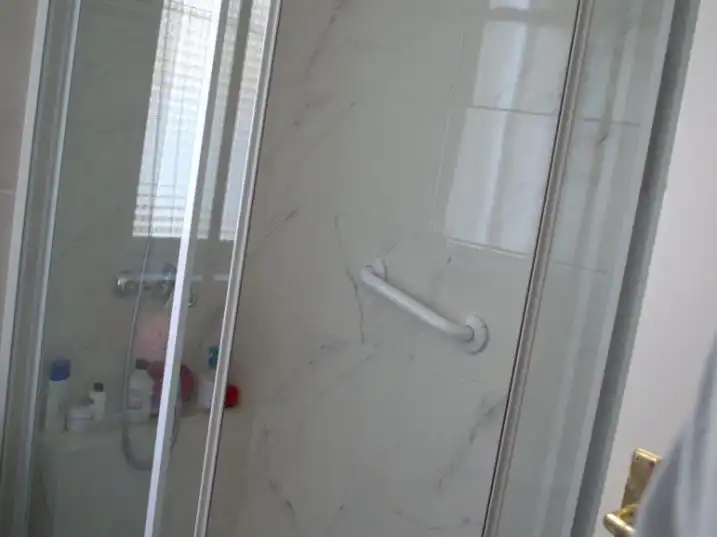 Badezimmer von Wohnung zum Verkauf in  Madrid Capital mit Klimaanlage