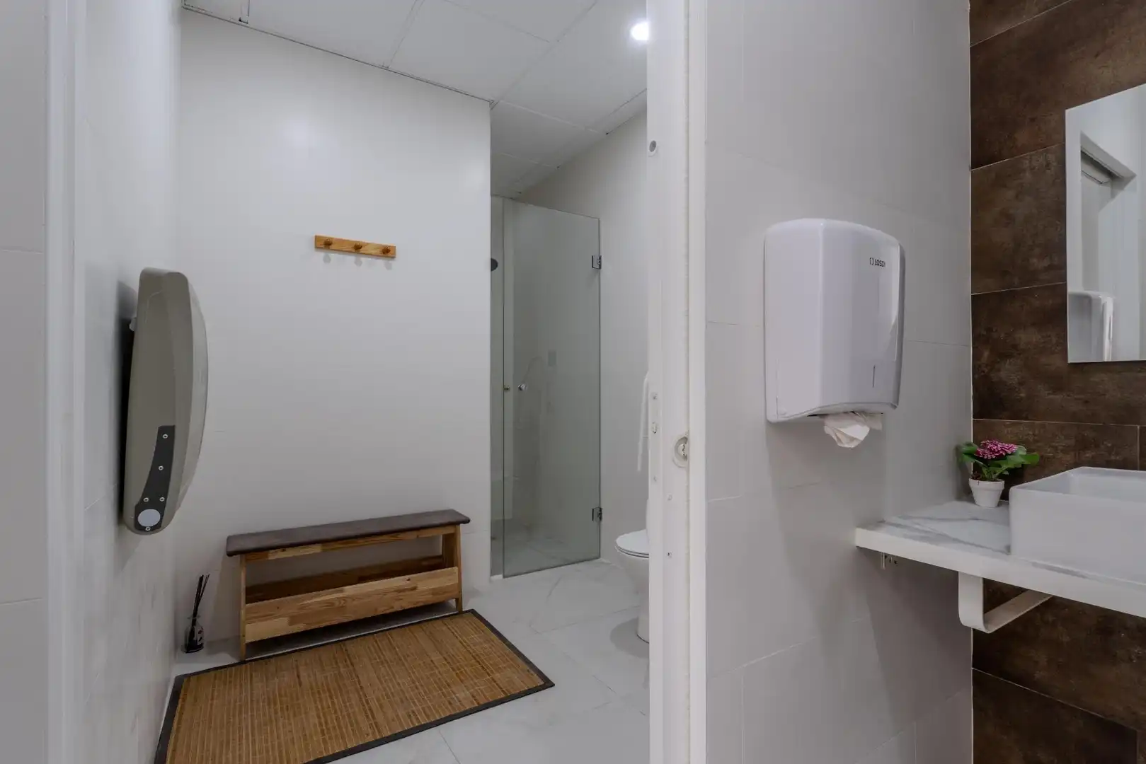 Bathroom of Commercial properties for rent in  Logroño  with Furnished