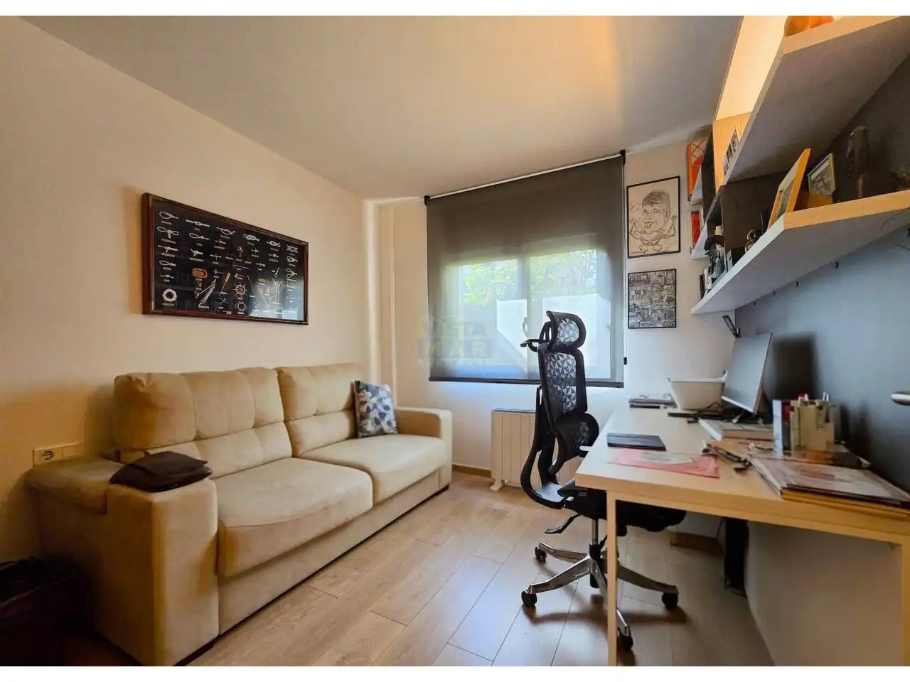 Habitación de Casa adosada en venta en Vilanova i la Geltrú con Aire acondicionado, Calefacción y Jardín privado