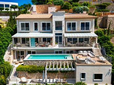 Casa amb balcó en venda a Port d'Andratx