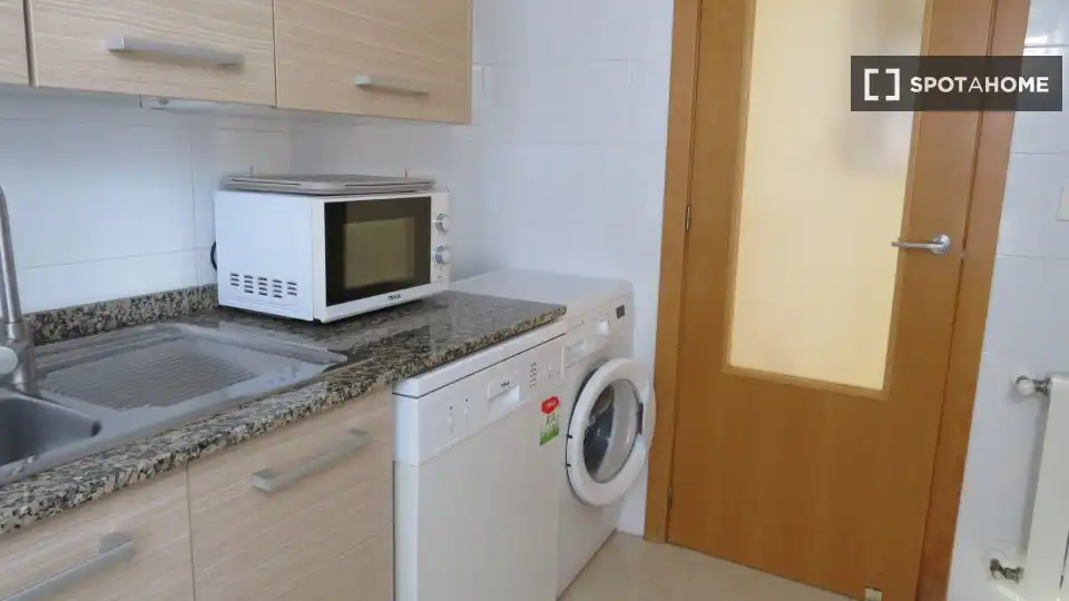 Cuina de Pis de lloguer en Valencia amb Aire condicionat, Calefacció i Moblat