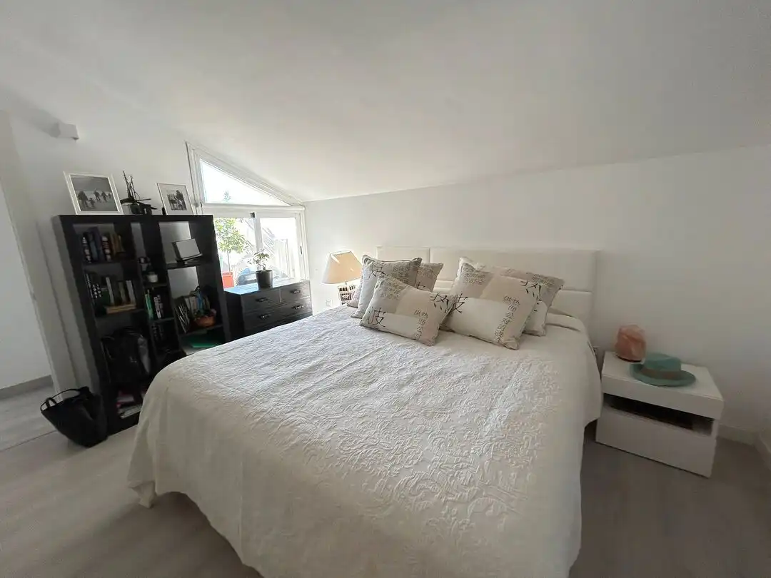 Habitación de Dúplex en venta en Marbella con Aire acondicionado, Calefacción y Jardín privado