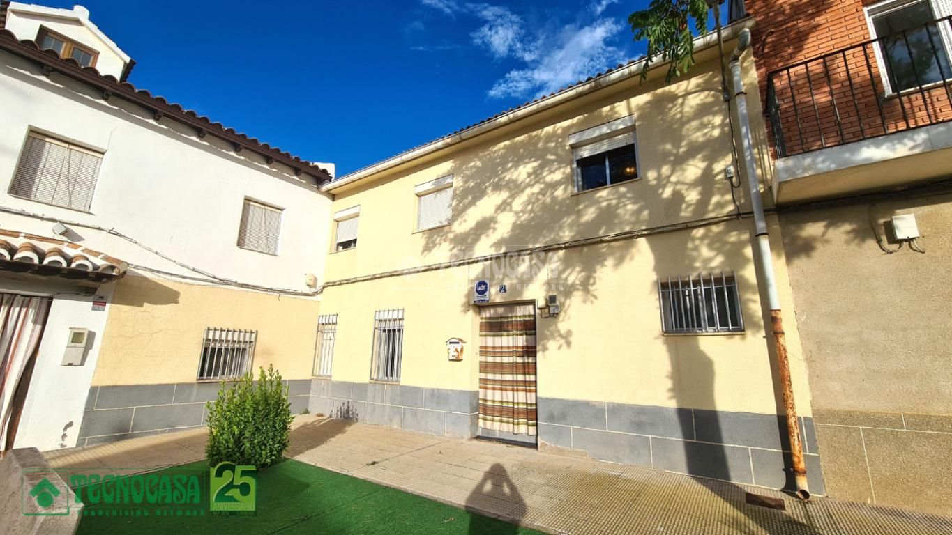 Exterior view of Single-family semi-detached for sale in Villanueva de Bogas  with Storage room