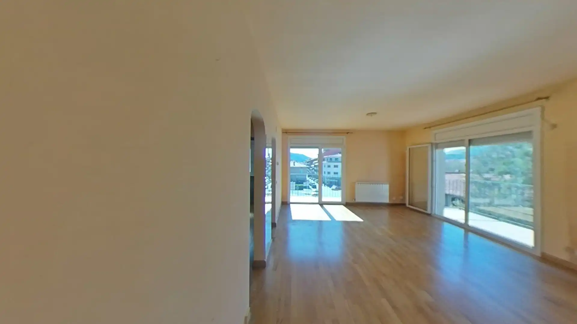 Sala de estar de Piso en venta en Sant Joan de les Abadesses con Trastero y Balcón