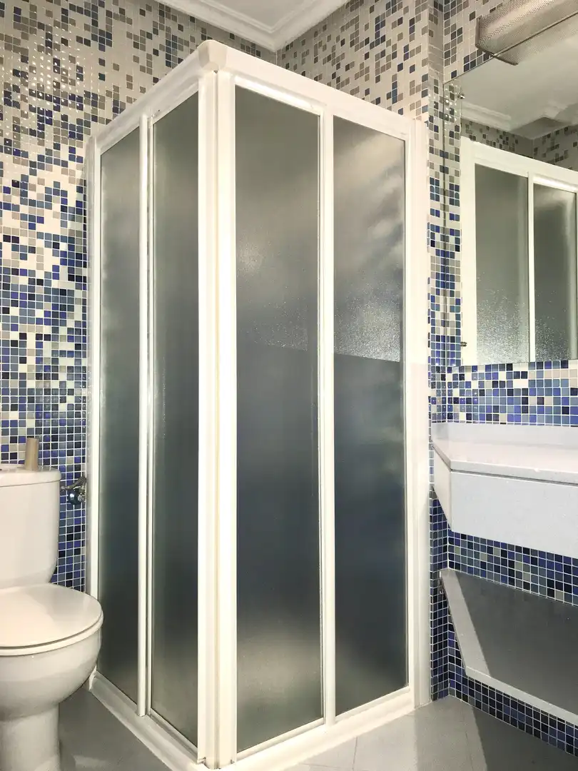 Baño de Casa adosada en venta en Plasencia con Aire acondicionado, Calefacción y Jardín privado