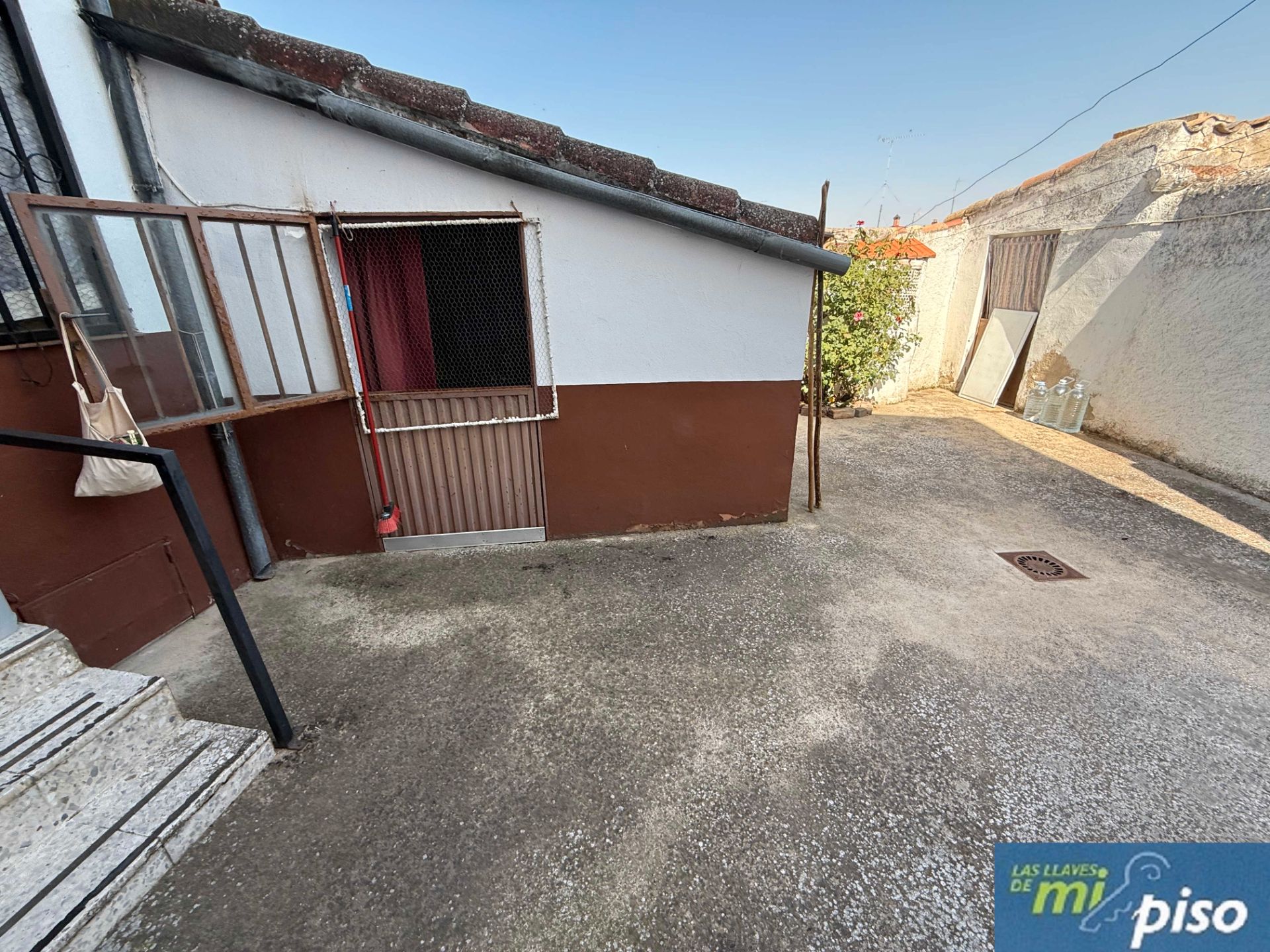 Vista exterior de Casa o xalet en venda en Pollos amb Jardí privat, Terrassa i Traster