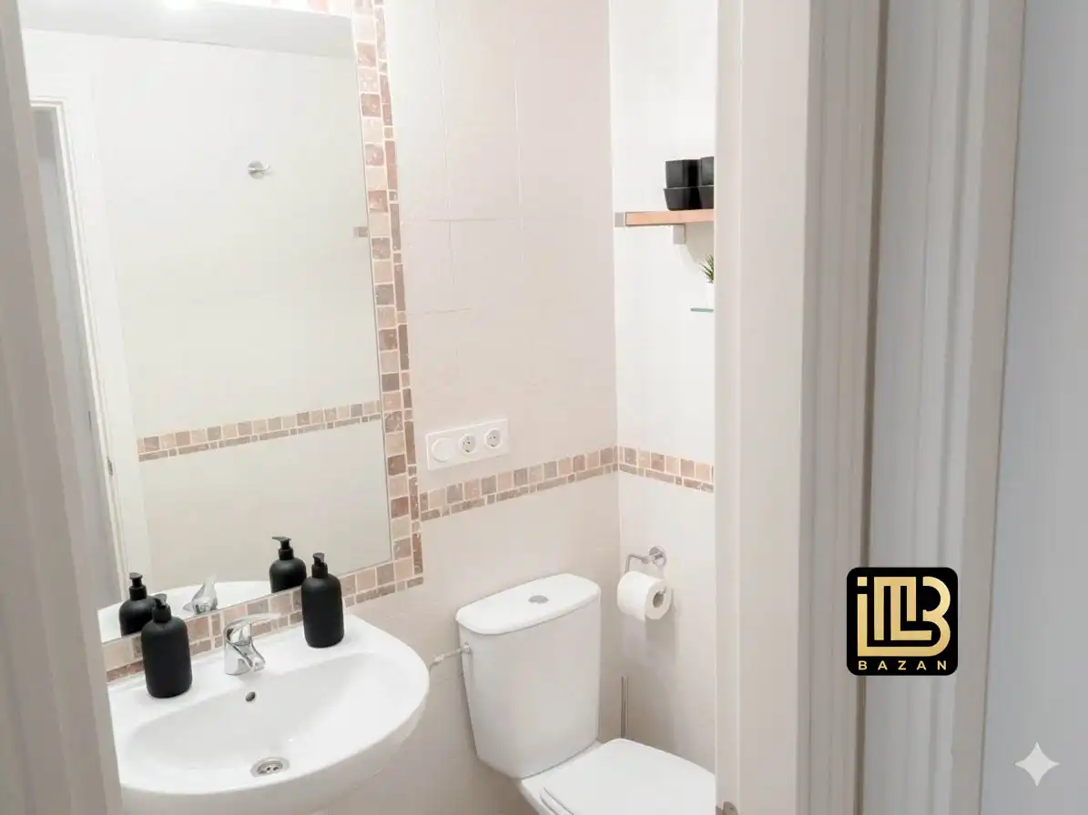 Bathroom of Attic for sale in San Juan de Aznalfarache  with Air Conditioner, Heating and Terrace