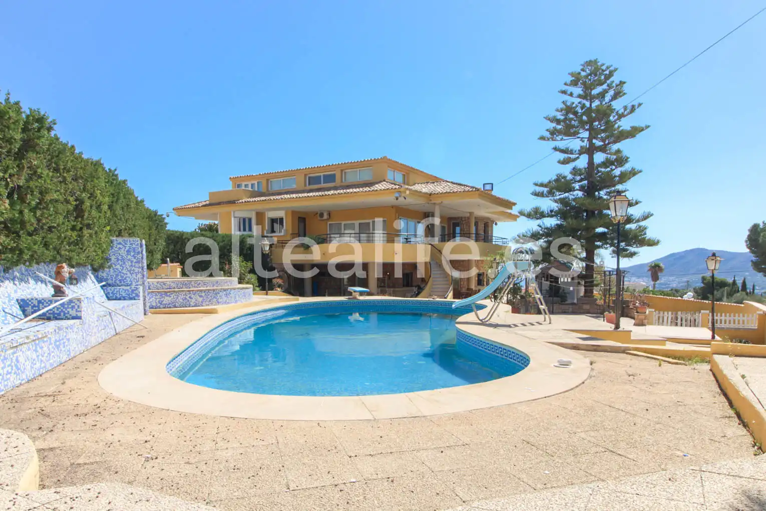 Vista exterior de Casa o chalet en venta en La Nucia con Aire acondicionado, Jardín privado y Terraza