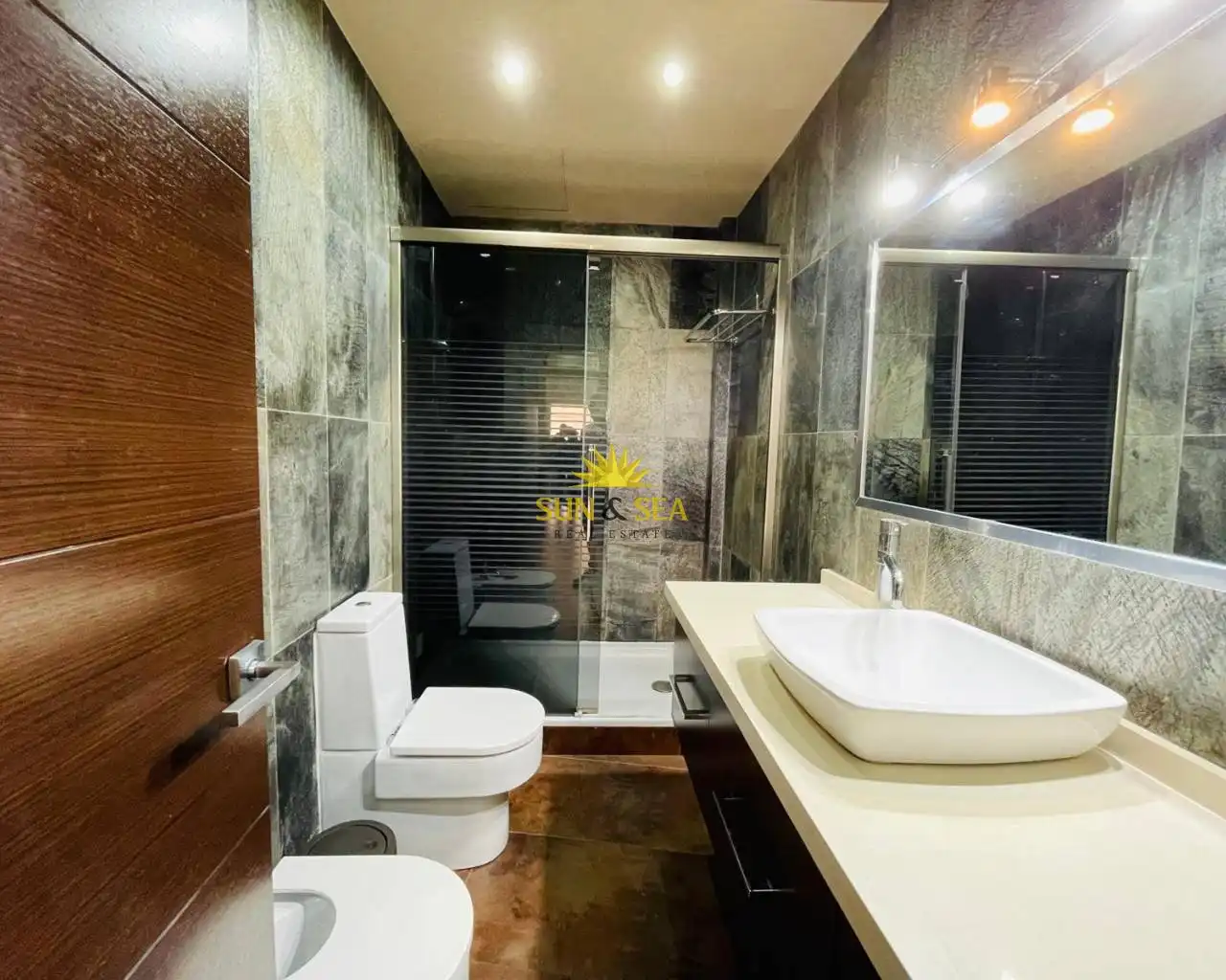 Badezimmer von Erdgeschoss zur Miete in Alicante / Alacant mit Klimaanlage, Heizung und Abstellraum