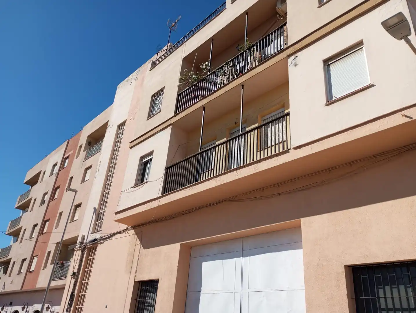 Außenansicht von Wohnung zum Verkauf in Algeciras mit Terrasse und Balkon