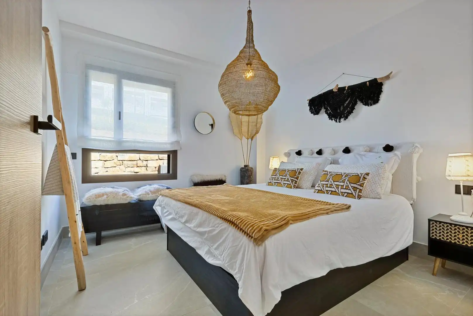 Bedroom of Attic for sale in Istán  with Air Conditioner, Private garden and Terrace
