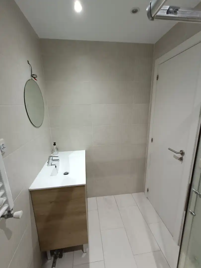 Bathroom of Flat for sale in Madrid  with Storage room