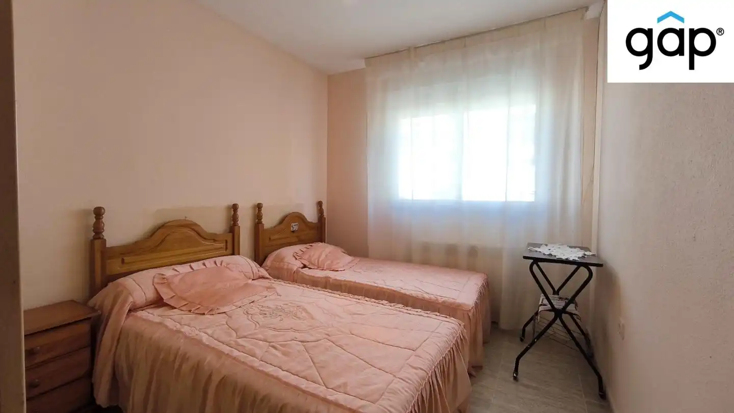 Schlafzimmer von Einfamilien-Reihenhaus zum Verkauf in Horcajo de Santiago mit Heizung, Abstellraum und Möbliert