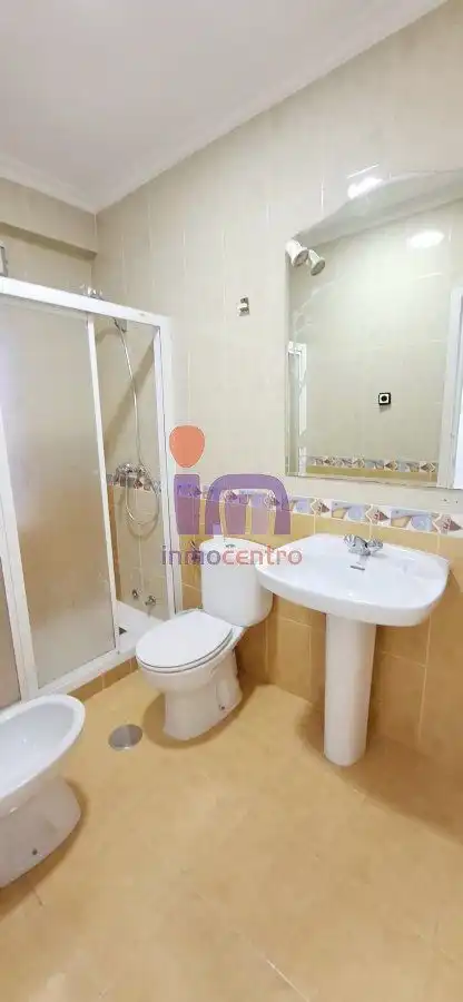 Badezimmer von Wohnung zum Verkauf in Valdepeñas mit Klimaanlage, Heizung und Abstellraum