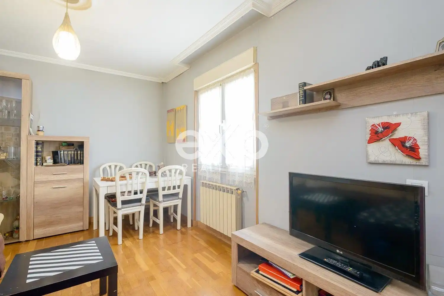 Sala d'estar de Pis en venda en Oviedo  amb Calefacció i Moblat