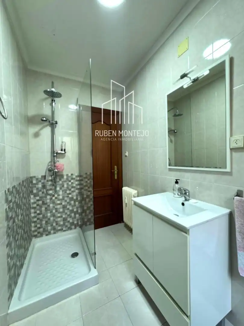 Badezimmer von Wohnung zur untervermieten in Salamanca mit Heizung, Terrasse und Möbliert