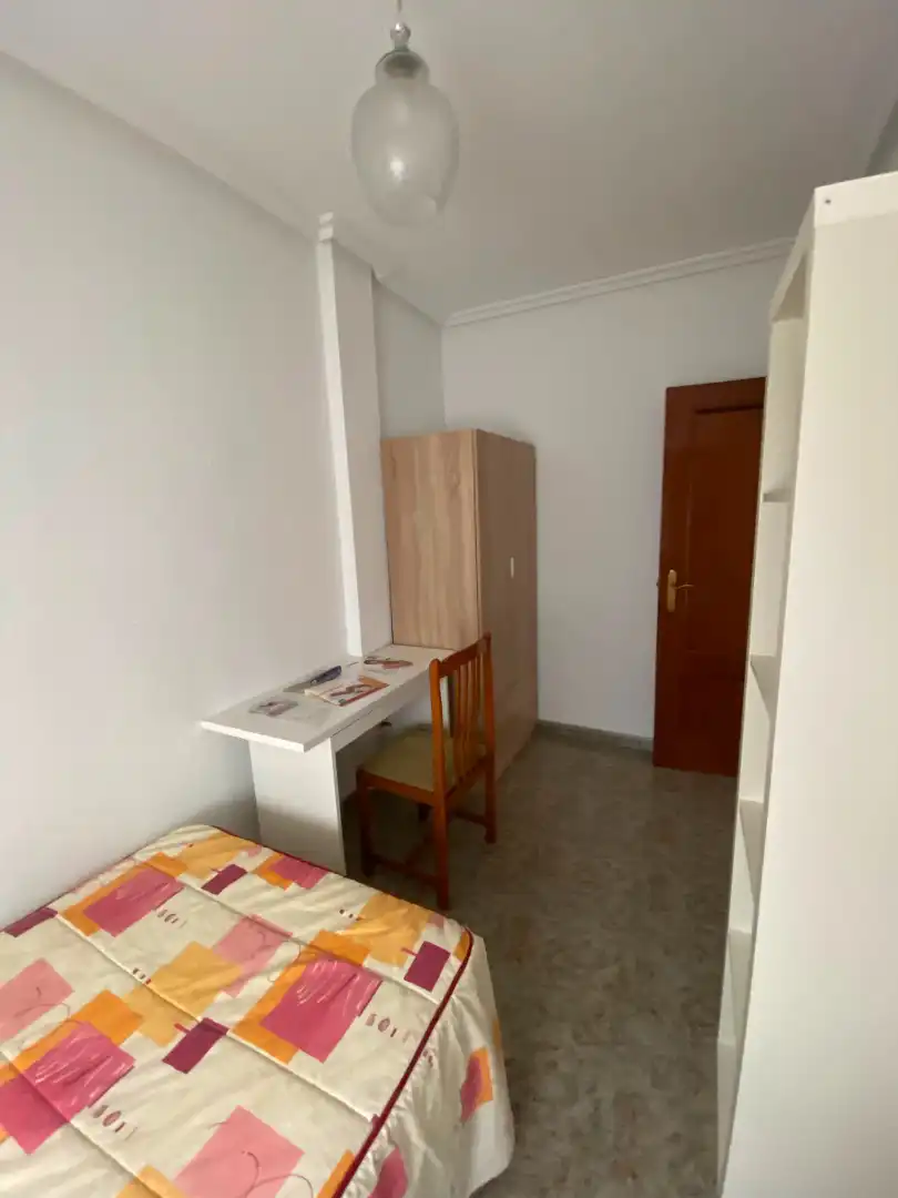 Habitación de Piso de alquiler en Plasencia con Amueblado y Balcón