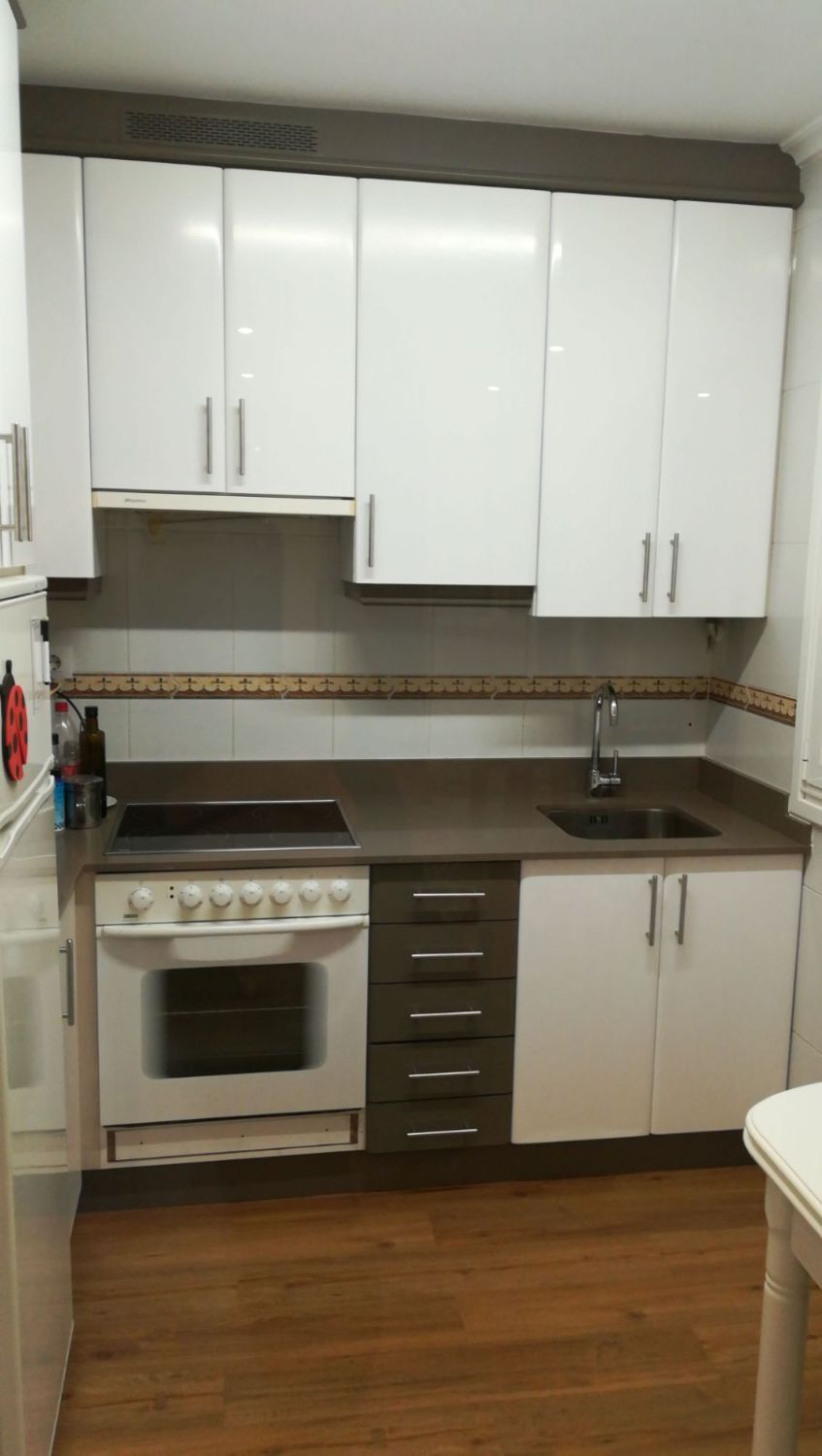 Cuina de Pis de lloguer en Gijón  amb Calefacció