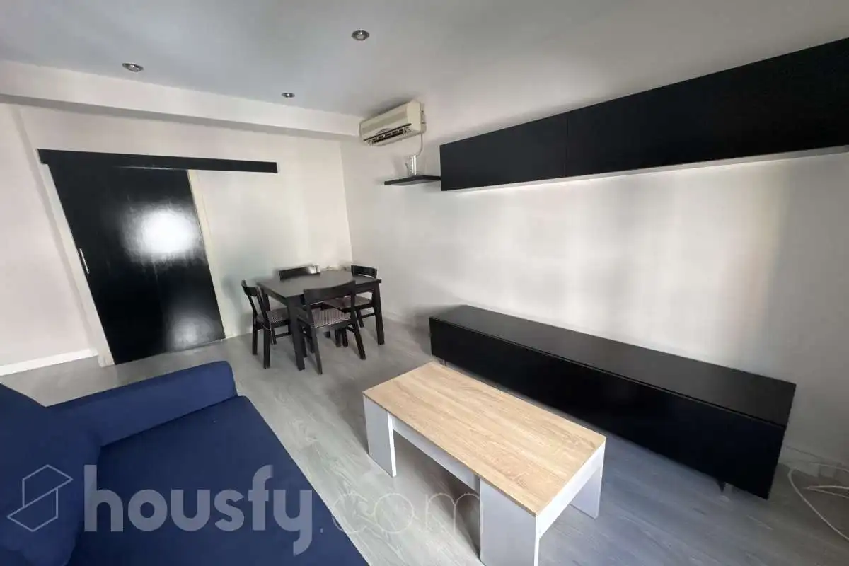Living room of Flat for rent in Madrid  with Air Conditioner, Heating and Parquet flooring