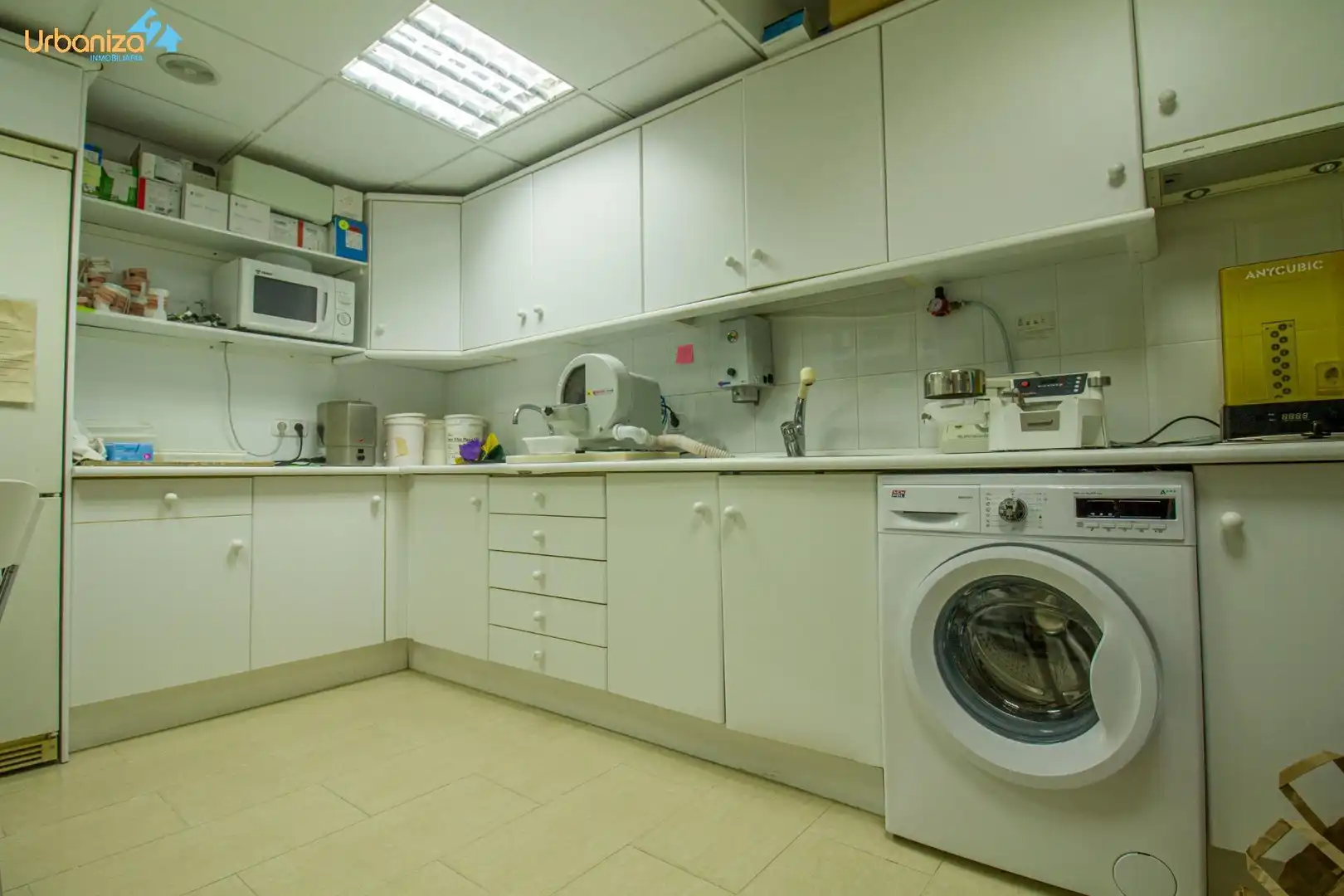 Küche von Büro zum Verkauf in Badajoz mit Klimaanlage und Abstellraum
