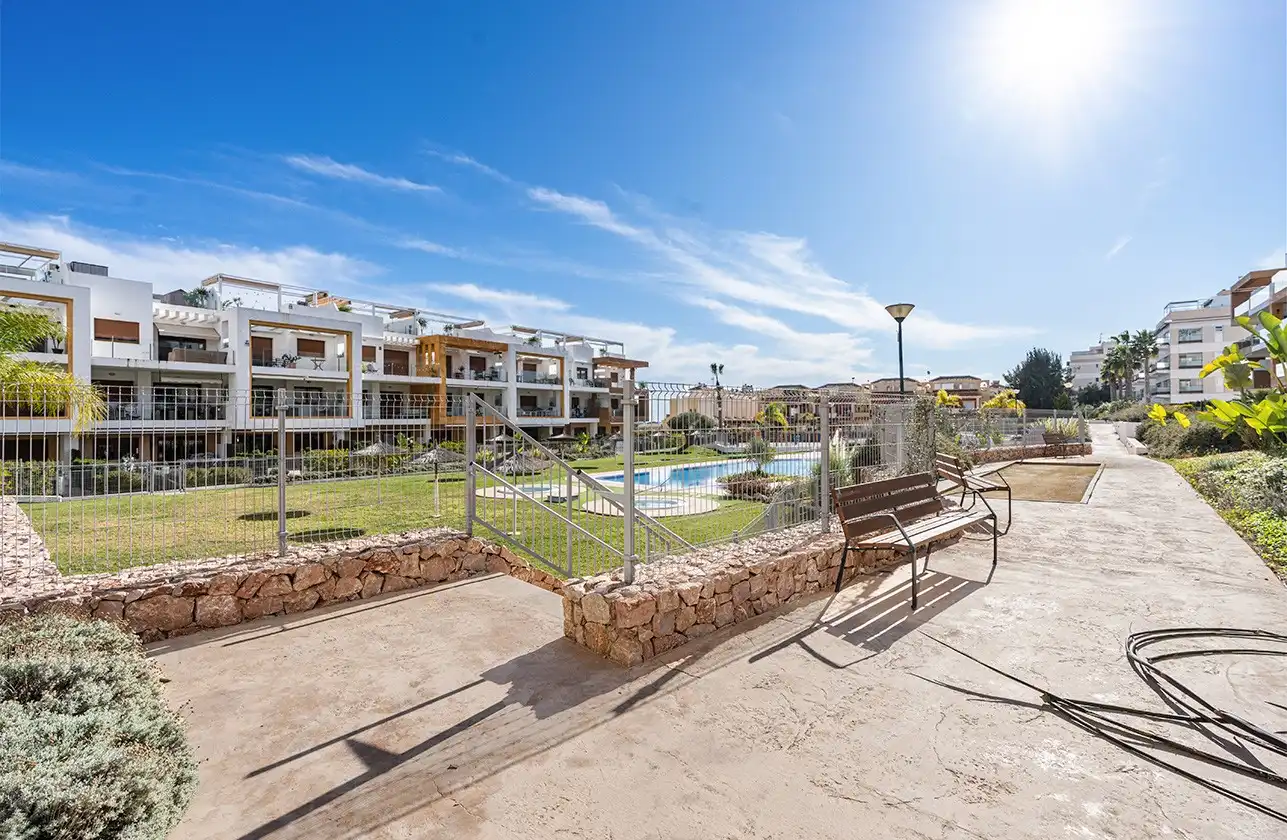 Jardí de Apartament en venda en Orihuela amb Aire condicionat, Calefacció i Jardí privat