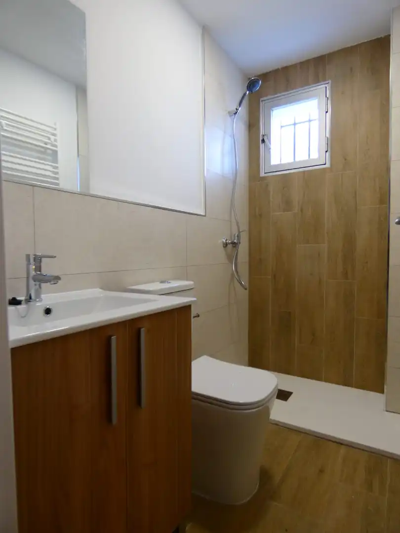Baño de Piso para compartir en Ávila con Calefacción, Amueblado y Horno