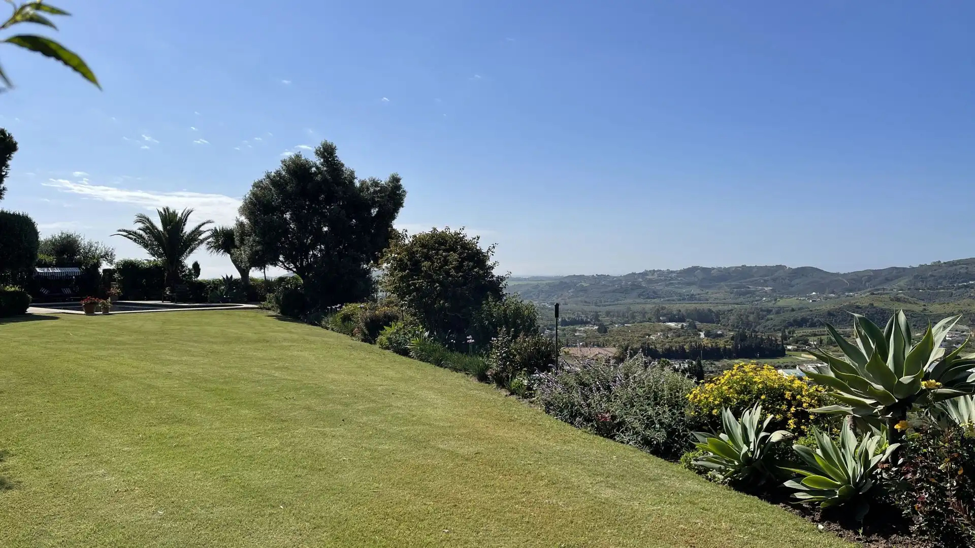 Jardí de Finca rústica en venda en Mijas amb Aire condicionat, Traster i Piscina