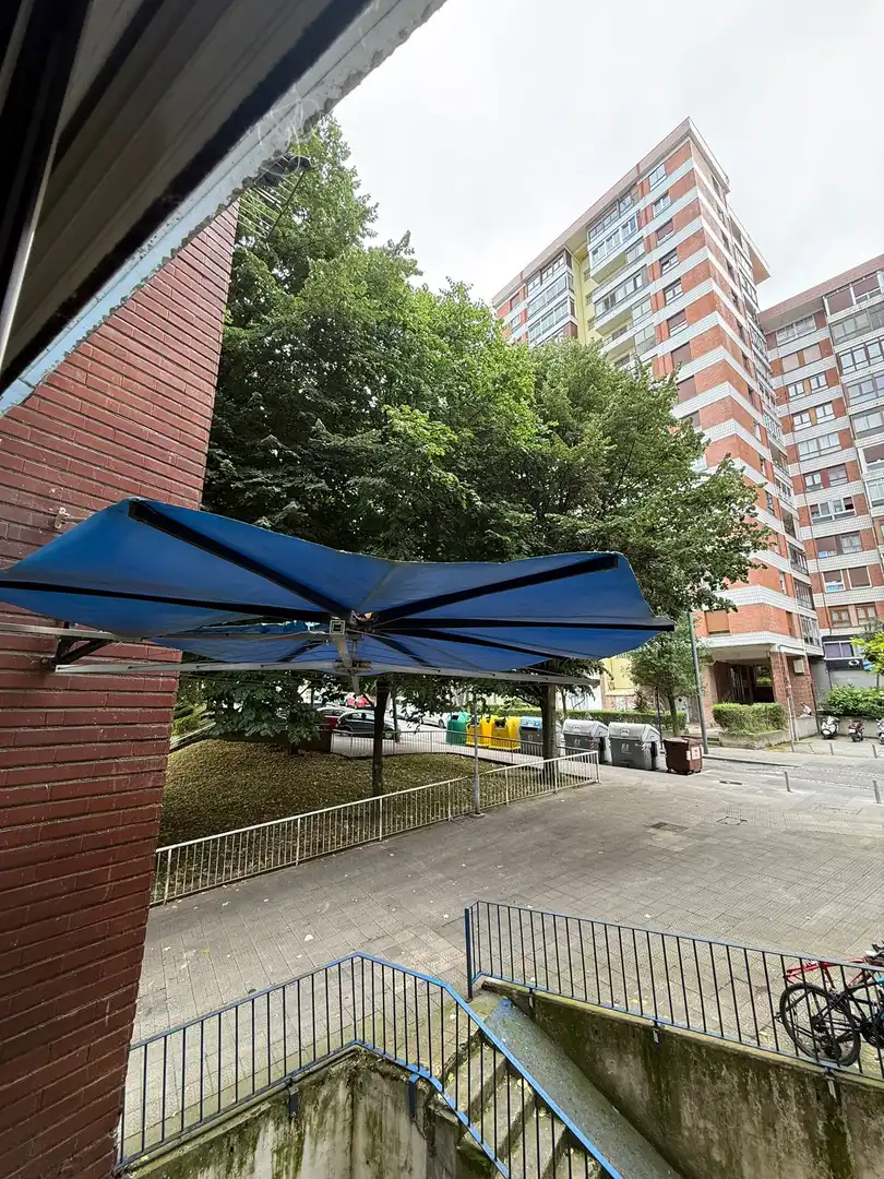 Vista exterior de Piso en venta en Erandio con Calefacción y Terraza
