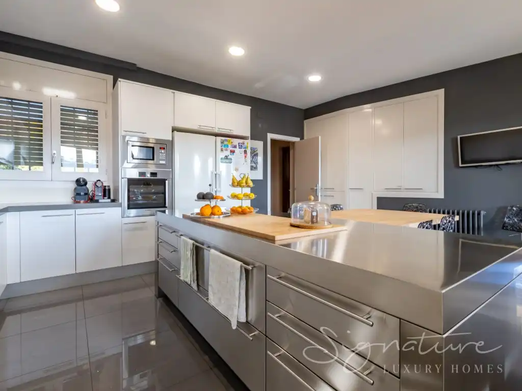 Cocina de Casa o chalet en venta en Sant Cugat del Vallès con Calefacción, Jardín privado y Terraza