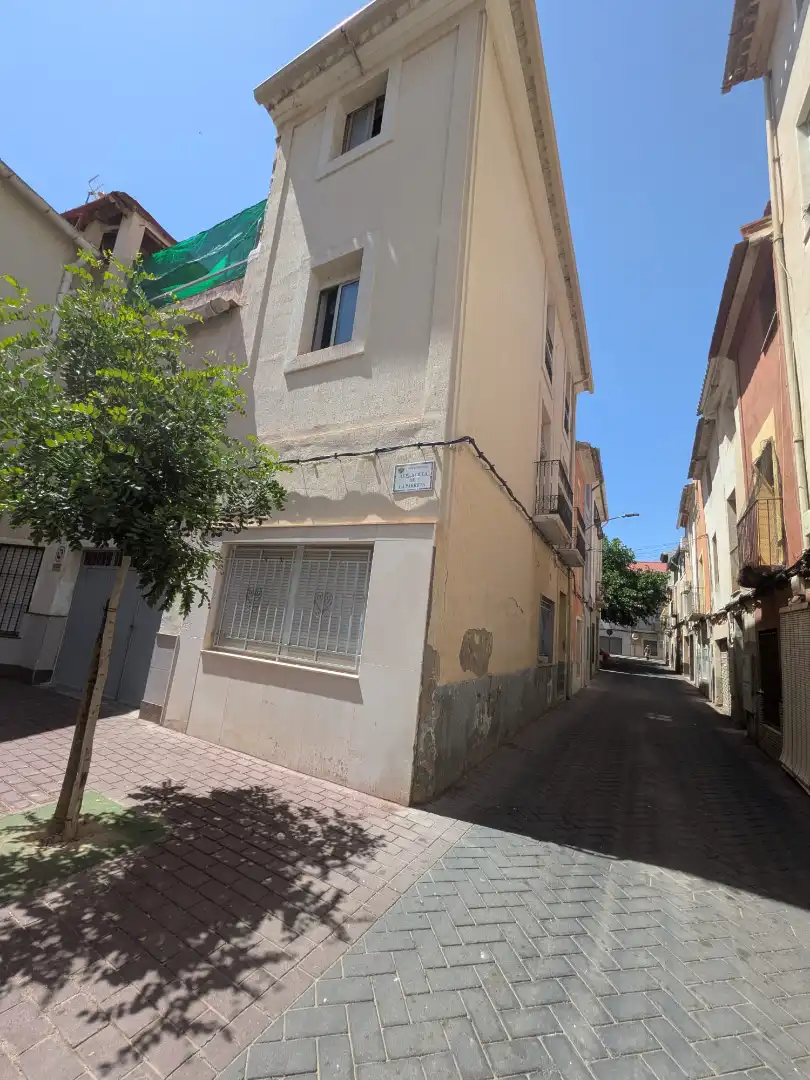 Vista exterior de Casa adosada en venta en Novelda con Terraza y Amueblado