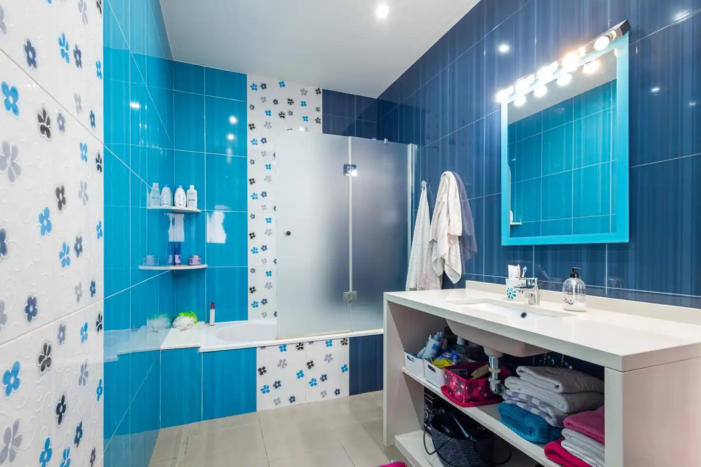 Baño de Piso en venta en Ardales con Terraza