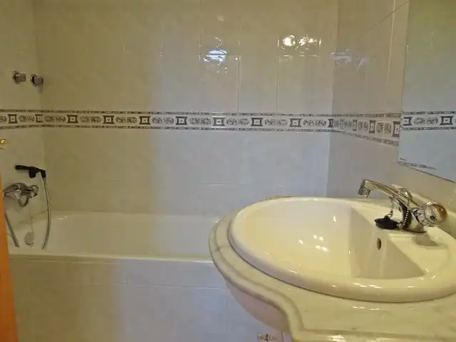 Baño de Casa adosada en venta en Hontoria del Pinar con Calefacción, Terraza y Trastero