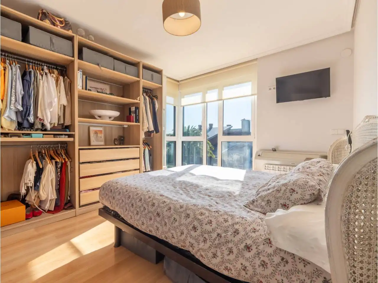 Dormitori de Casa o xalet en venda en Donostia - San Sebastián  amb Aire condicionat, Calefacció i Jardí privat