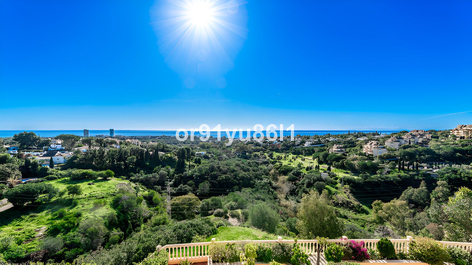 Vista exterior de Casa adosada en venda en Marbella amb Aire condicionat, Jardí privat i Terrassa