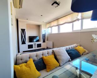 Sala d'estar de Àtic en venda en L'Hospitalet de Llobregat amb Aire condicionat, Parquet i Moblat