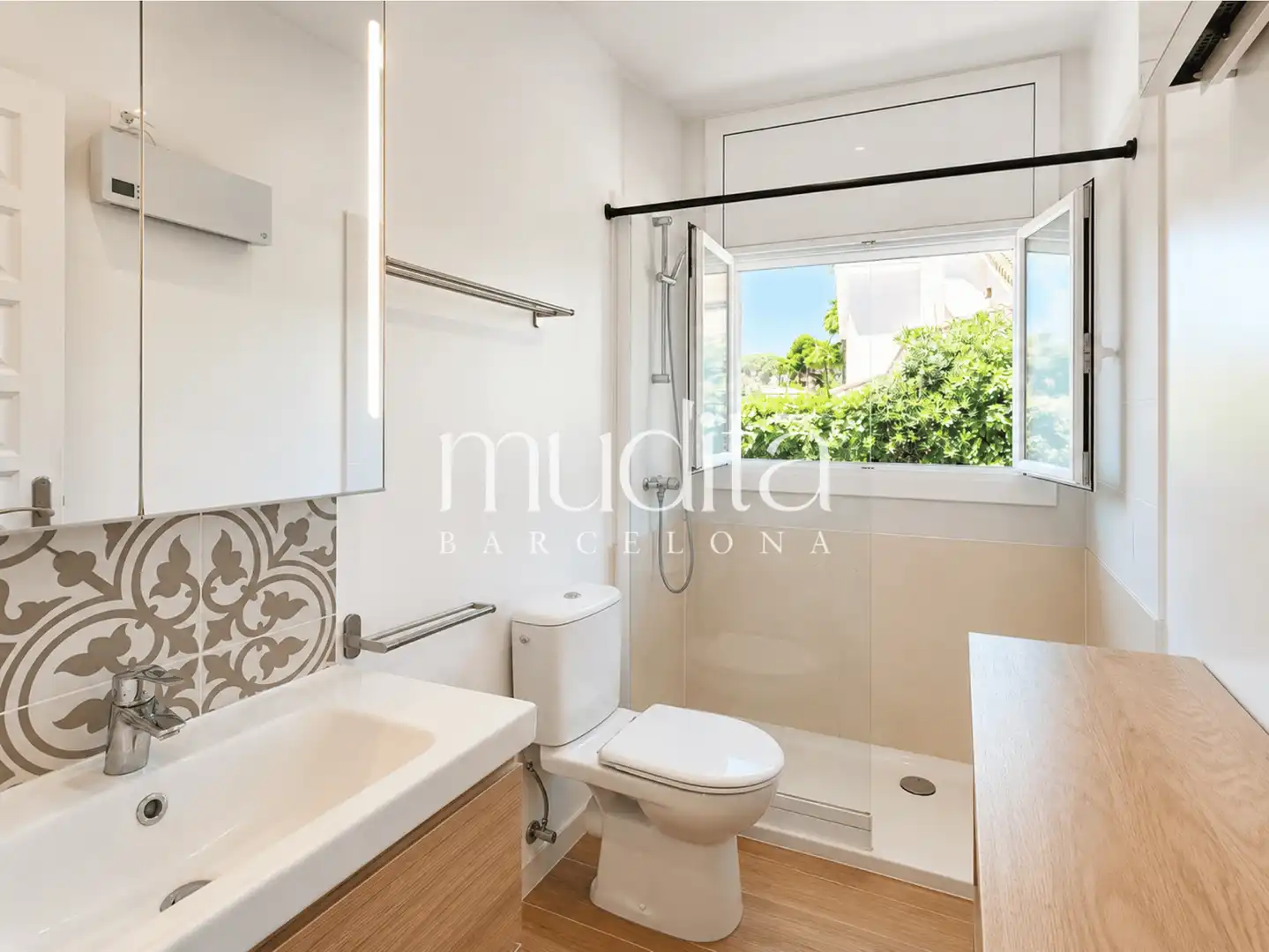 Baño de Casa o chalet en venta en Roda de Berà con Calefacción, Jardín privado y Terraza