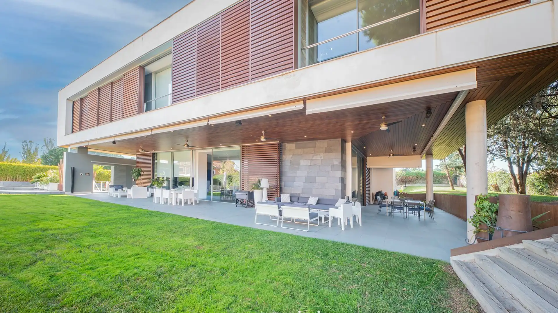 Terrace of Houses for sale in Pozuelo de Alarcón  with Air Conditioner, Heating and Private garden