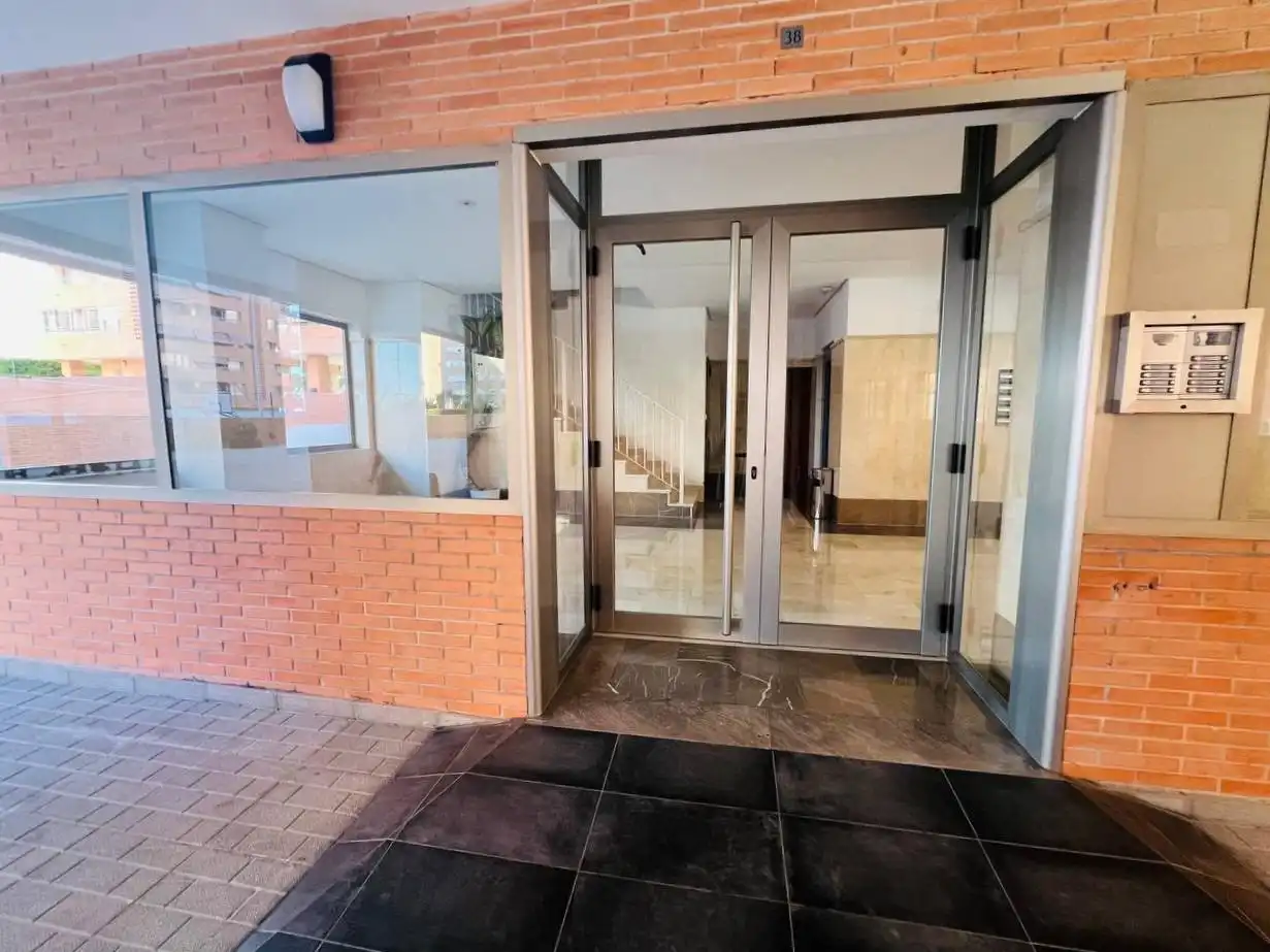 Piso en venta en Alicante / Alacant con Jardín privado, Terraza y Trastero