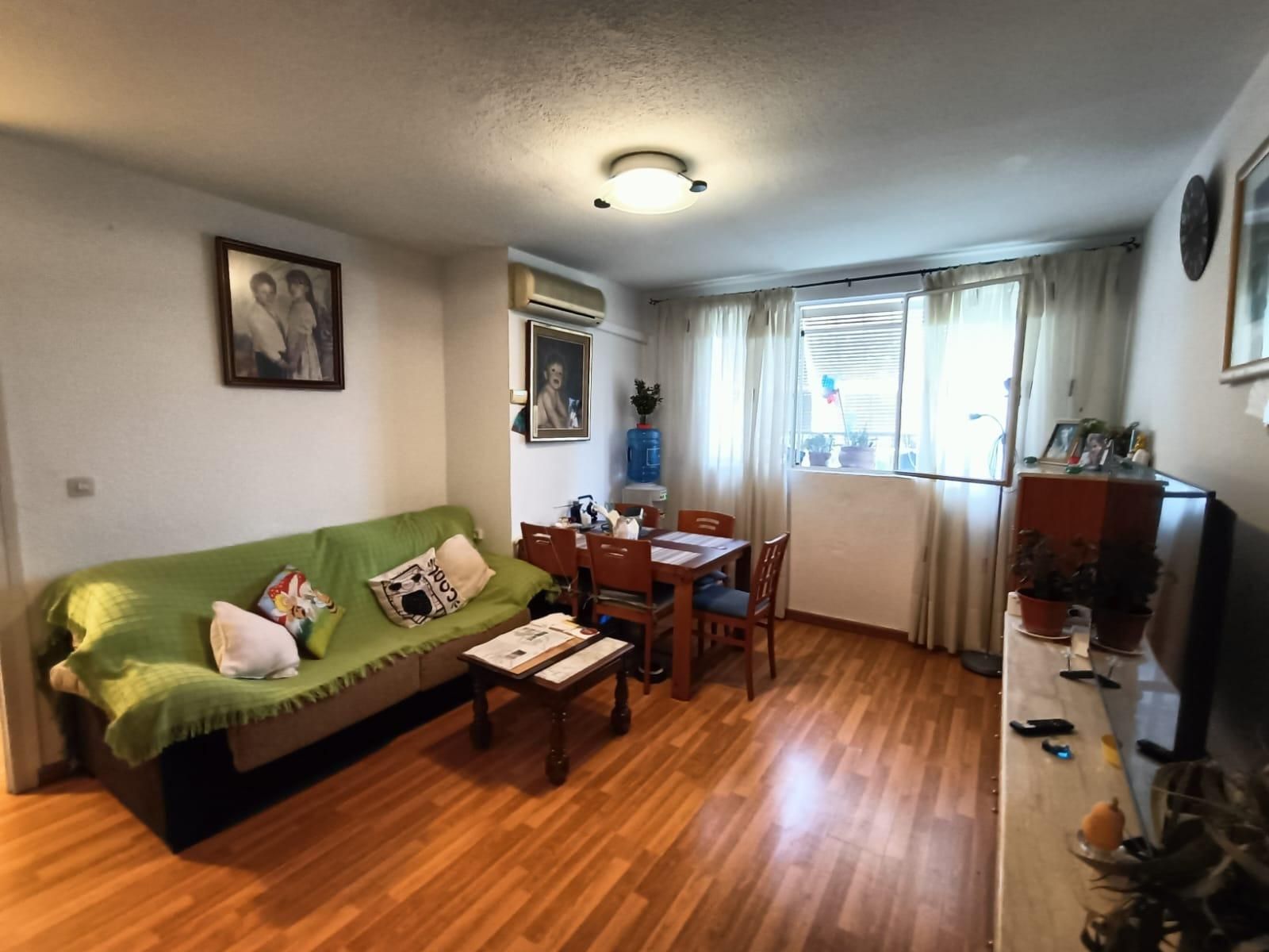 Living room of Flat for sale in Badia del Vallès  with Air Conditioner, Balcony and Alarm