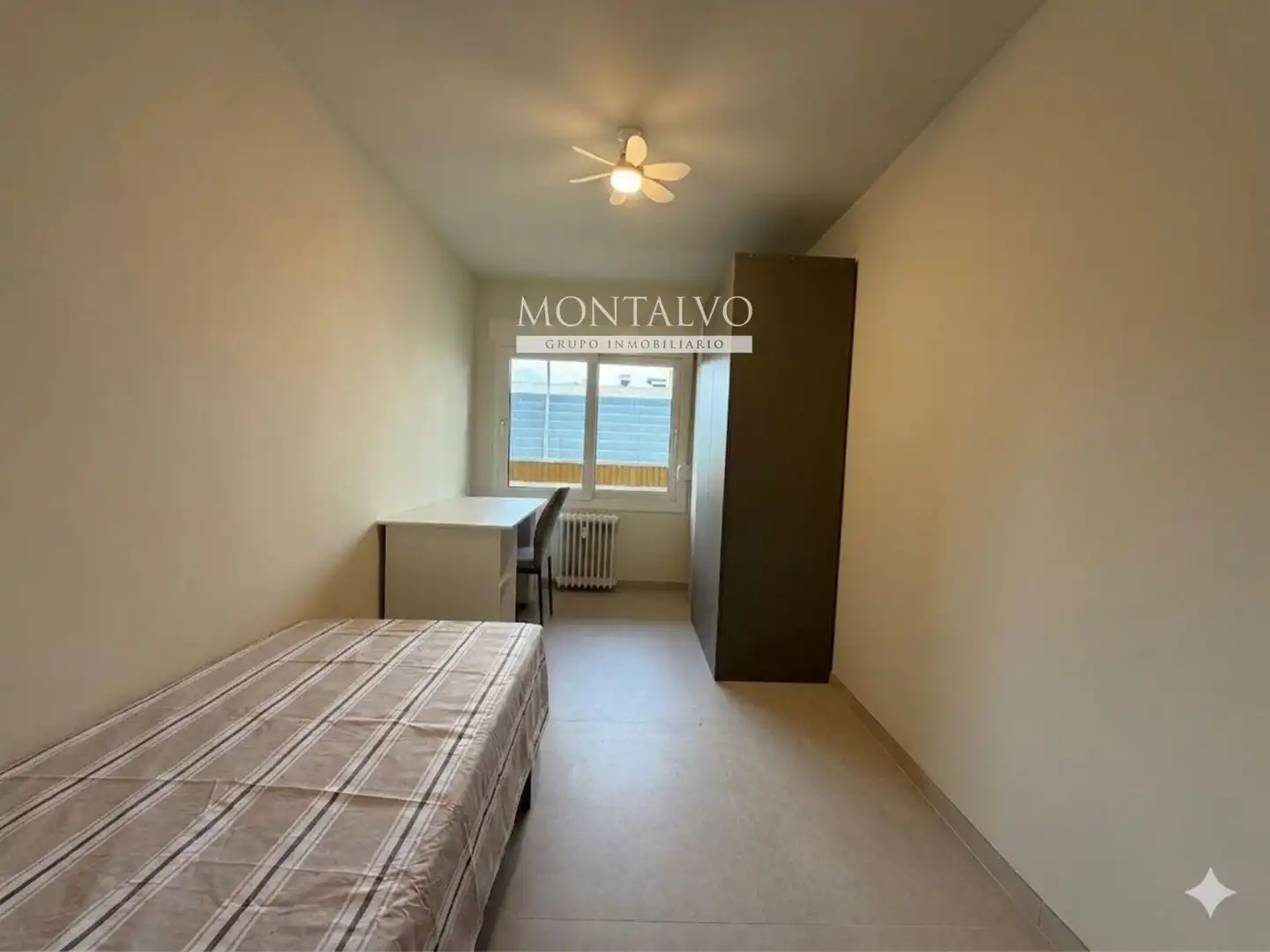 Habitación de Piso de alquiler en Granada con Lavadora, Microondas y TV