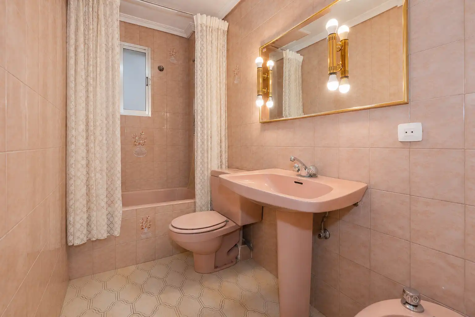 Baño de Piso en venta en Madrid con Calefacción y Terraza