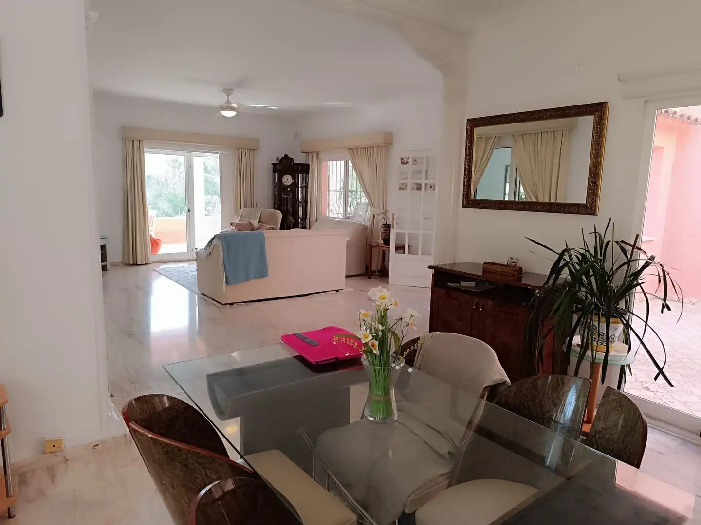 Living room of Houses for sale in L'Alfàs del Pi  with Air Conditioner, Private garden and Terrace