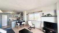 Sala d'estar de Pis en venda en Benalmádena amb Terrassa, Moblat i Piscina comunitària