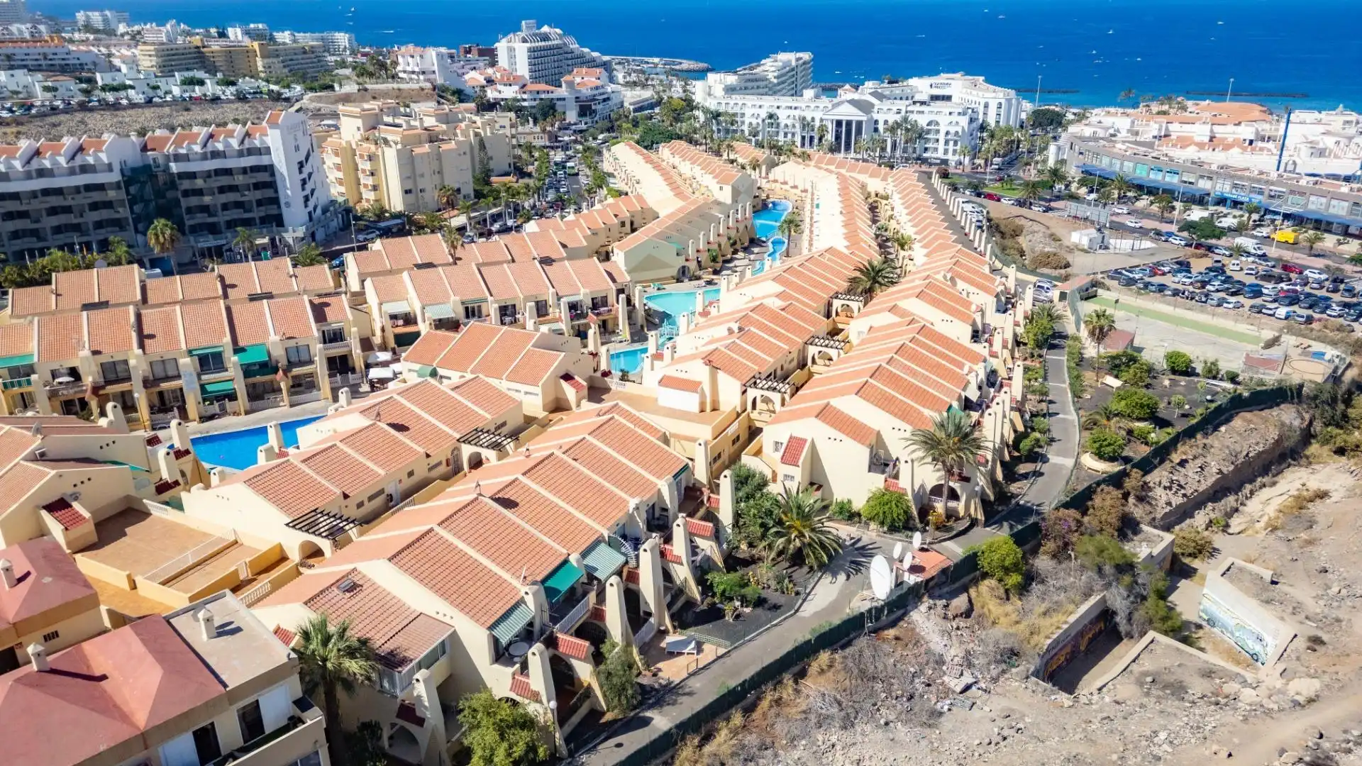 Außenansicht von Wohnung zum Verkauf in Adeje mit Terrasse, Balkon und Gemeinschaftspool