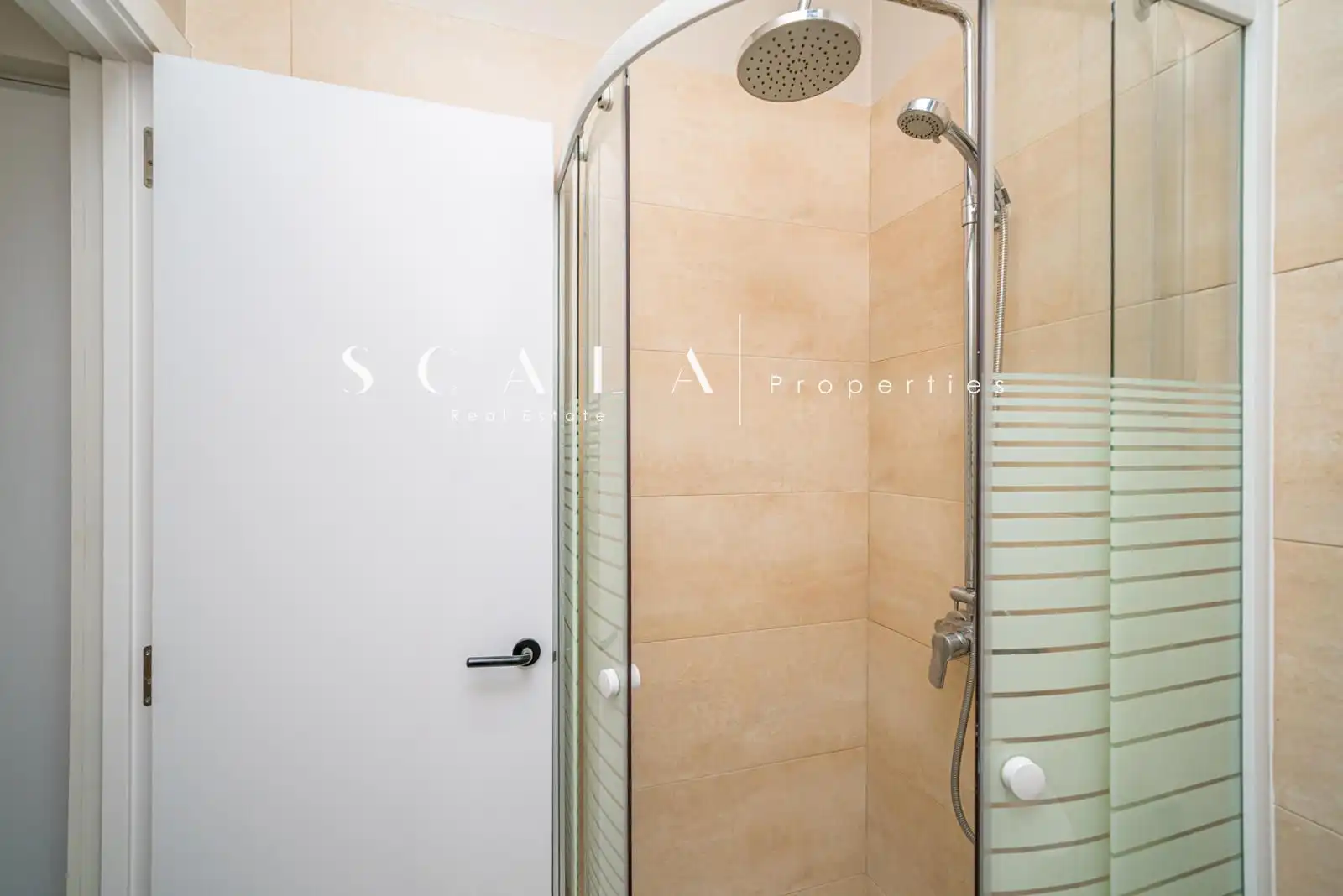 Bathroom of Duplexes for rent in Madrid  with Air Conditioner, Heating and Terrace